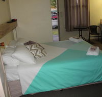 Tocumwal Hotel Motel The Palms - Australia Accommodation