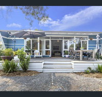 Toot Toot  50s Classic Beach House with Bungalow - Australia Accommodation
