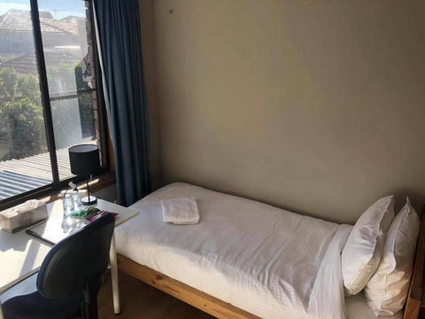 Traveler's Affordable Studio Unit (Beverly Hills) - Australia Accommodation 1