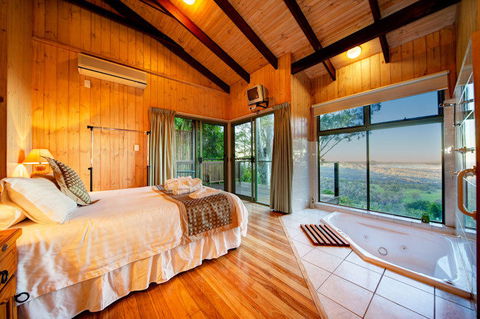 Treetops Seaview Montville - Australia Accommodation 3