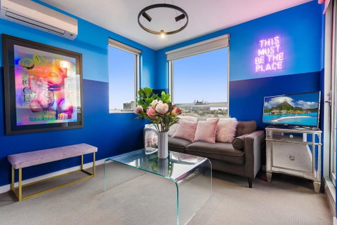 Trendy And Central One Bed Apartment With Views - Australia Accommodation 0