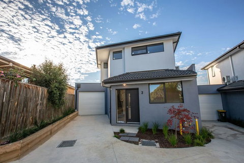 Trendy Sweet Home 4Beds@Blackburn South - Australia Accommodation 0