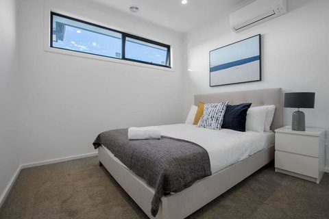 Trendy Sweet Home 4Beds@Blackburn South - Australia Accommodation 3