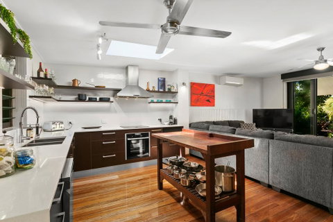 Tropical House, Pool And Extra Bungalow, 4 Bedrooms - Australia Accommodation 3