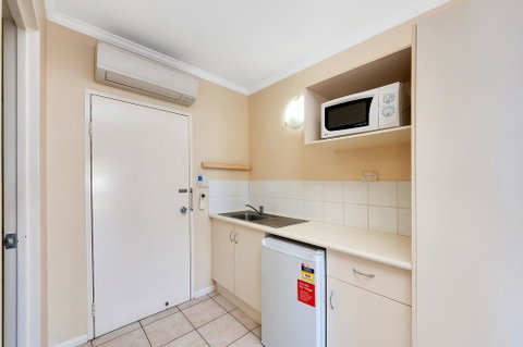 Tropical Queenslander - Australia Accommodation 2
