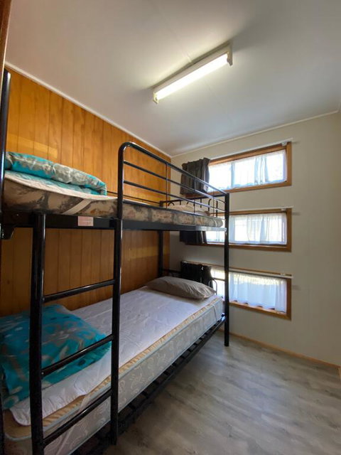 Twin Dolphins Holiday Park - Australia Accommodation 1