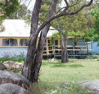 Twisted Gum Vineyard Cottage - Australia Accommodation