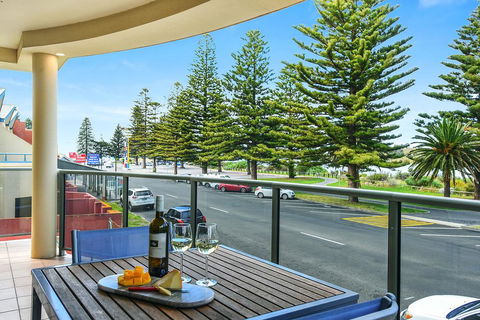 Ultimate Esplanade - 3 Storey Experience - WiFi - Australia Accommodation 1