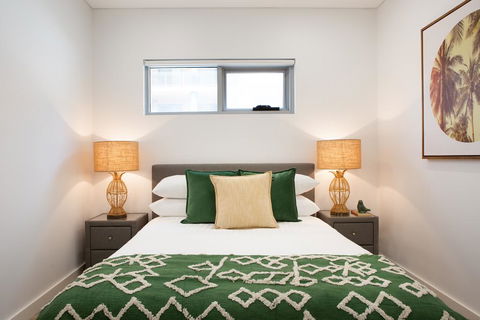 Ultra Modern Studio Suite With Balcony Near Shops - Australia Accommodation 3