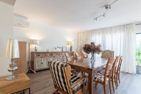 ULTRA SPACIOUS STYLISH HOME IN PRESTONS - SYDNEY - Australia Accommodation 1