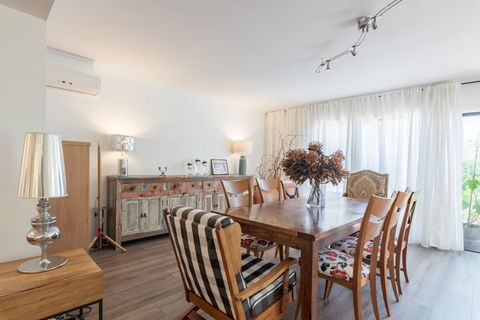 ULTRA SPACIOUS STYLISH HOME IN PRESTONS - SYDNEY - Australia Accommodation 1