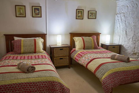 Underground Bed & Breakfast - Australia Accommodation 3