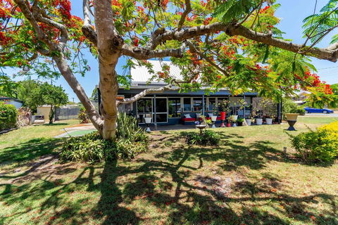 Unique Getaway 300m To Bribie Foreshore, Bongaree - Australia Accommodation 3