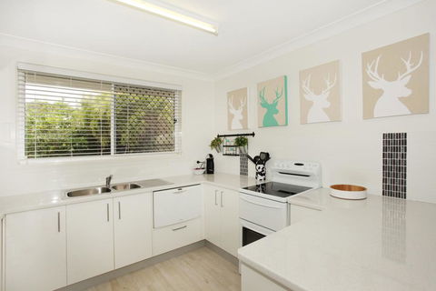 Unit 1/14 Tamarindus Street Marcoola Beach, Pet Friendly, 300 BOND, Linen Supplied - Australia Accommodation 3