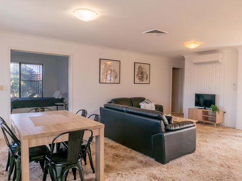 Unit 1@Tee Jays - Australia Accommodation 1