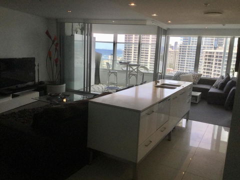 Upmarket Resort At Beach Surfers Paradise URGC - Australia Accommodation 3