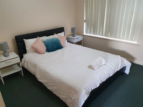 Value 2 Bed Villa Close To QEH + Airport + City + Beach - Australia Accommodation 0