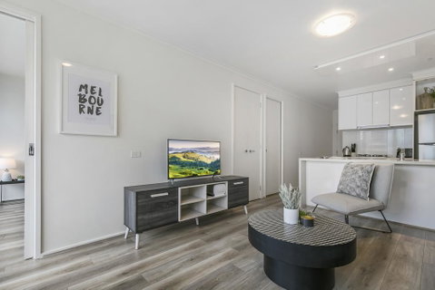Views And Hotel-style Extras In A Great Location - Australia Accommodation 1