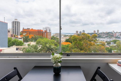 Views To Die For// Studio Rushcutters Bay // Free Parking - Australia Accommodation 2