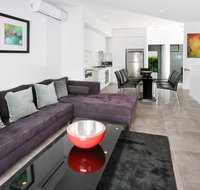 Views from Red Hill - Modern and Spacious Split-Level Executive 3BR Red Hill Apartment Close to CBD - Australia Accommodation