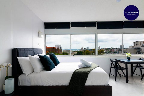 Views To Die For// Studio Rushcutters Bay // Free Parking - Australia Accommodation 0