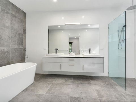 Villa Tiino - Clifton Beach - Australia Accommodation 2