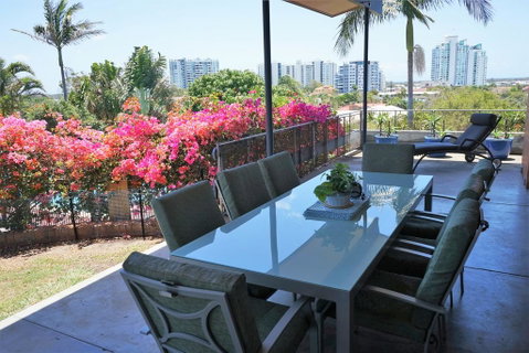 Villa With Views & Pool - Australia Accommodation 2