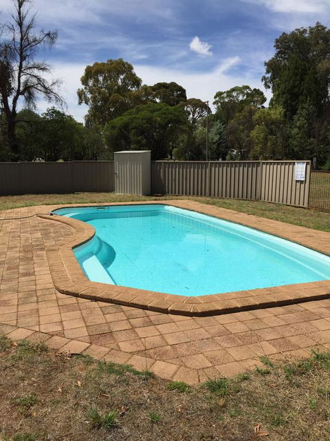 Wagon Wheel Motel & Units - Australia Accommodation 3