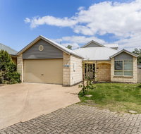 WALKIN ON SUNSHINE - STROLL TO BEACH BREAK - Australia Accommodation