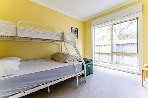 WALKIN' ON SUNSHINE - Australia Accommodation 1