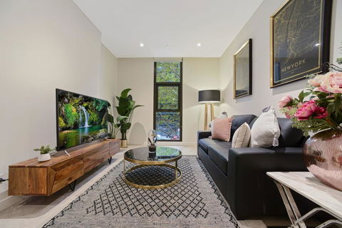 Walking To Darling Harbour, ICC,QVB, Shopping Mall - Australia Accommodation 0