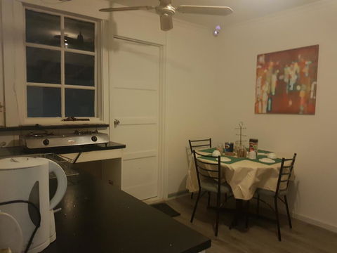 Warm Friendly Family Environment In Braybrook - Australia Accommodation 2