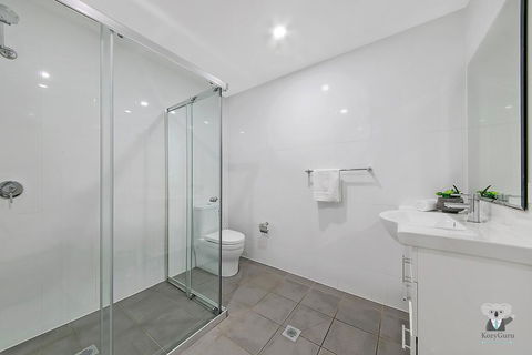 WARRICK FRAM 3 BEDS APT FREE PARKING WALK TO WESTFIELD CLOSE TO HOSPITAL NWF003 - Australia Accommodation 3