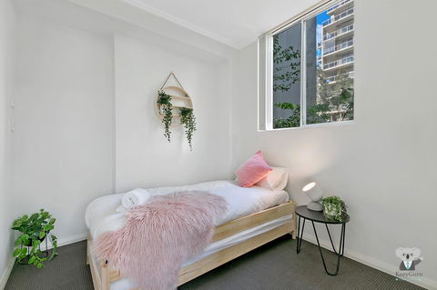 WARRICK FRAM 3 BEDS APT FREE PARKING WALK TO WESTFIELD CLOSE TO HOSPITAL NWF003 - Australia Accommodation 1