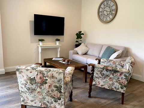 Waterfall Unit Farm Stay - Australia Accommodation 3