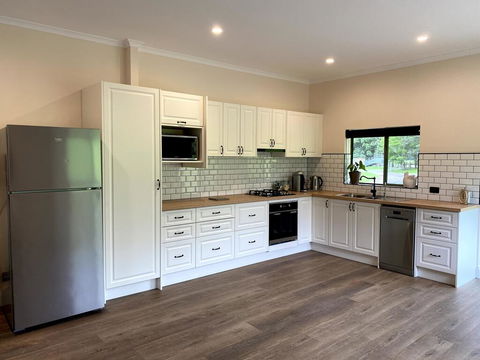 Waterfall Unit Farm Stay - Australia Accommodation 2