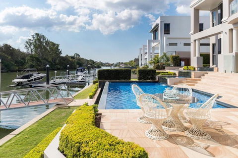 Waterfront Home / Amazing Place To Be - Australia Accommodation 0