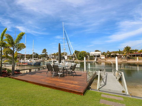 WATERFRONT HOME BORDERING MOOLOOLABA - Australia Accommodation 1