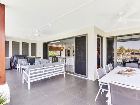 WATERFRONT HOME BORDERING MOOLOOLABA - Australia Accommodation 2