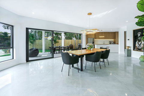 Waterfront Wonder, Noosa Waters - Australia Accommodation 2