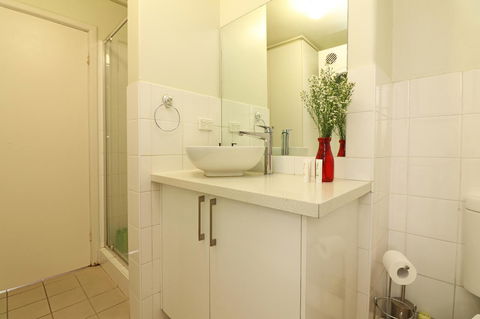 Colour Pop Fitzroy - 3 Bedroom Pet Friendly - Australia Accommodation 20