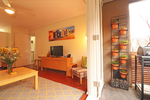 Colour Pop Fitzroy - 3 Bedroom Pet Friendly - Australia Accommodation 9