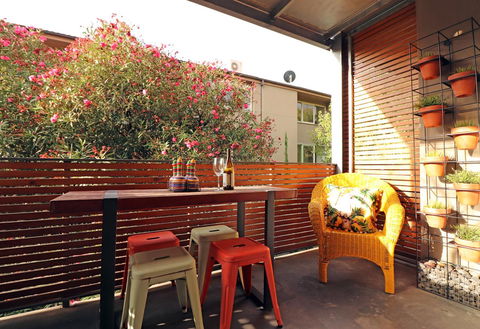 Colour Pop Fitzroy - 3 Bedroom Pet Friendly - Australia Accommodation 6