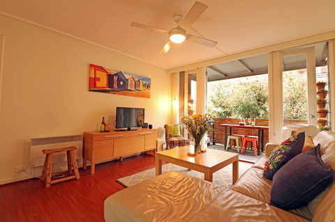 Colour Pop Fitzroy - 3 Bedroom Pet Friendly - Australia Accommodation 1