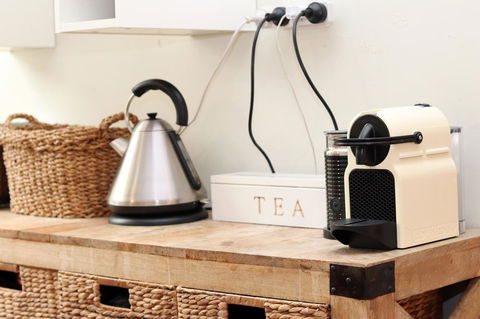 Colour Pop Fitzroy - 3 Bedroom Pet Friendly - Australia Accommodation 25