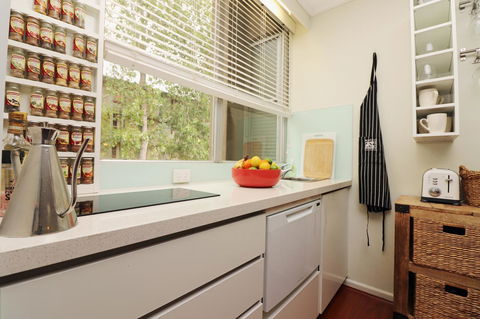 Colour Pop Fitzroy - 3 Bedroom Pet Friendly - Australia Accommodation 5