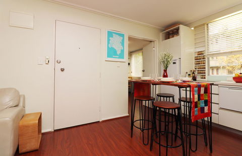 Colour Pop Fitzroy - 3 Bedroom Pet Friendly - Australia Accommodation 21