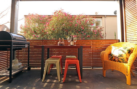Colour Pop Fitzroy - 3 Bedroom Pet Friendly - Australia Accommodation 8