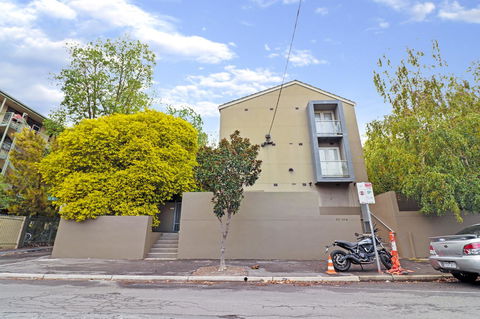 Colour Pop Fitzroy - 3 Bedroom Pet Friendly - Australia Accommodation 28