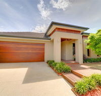 Newington Lakehouse - Australia Accommodation